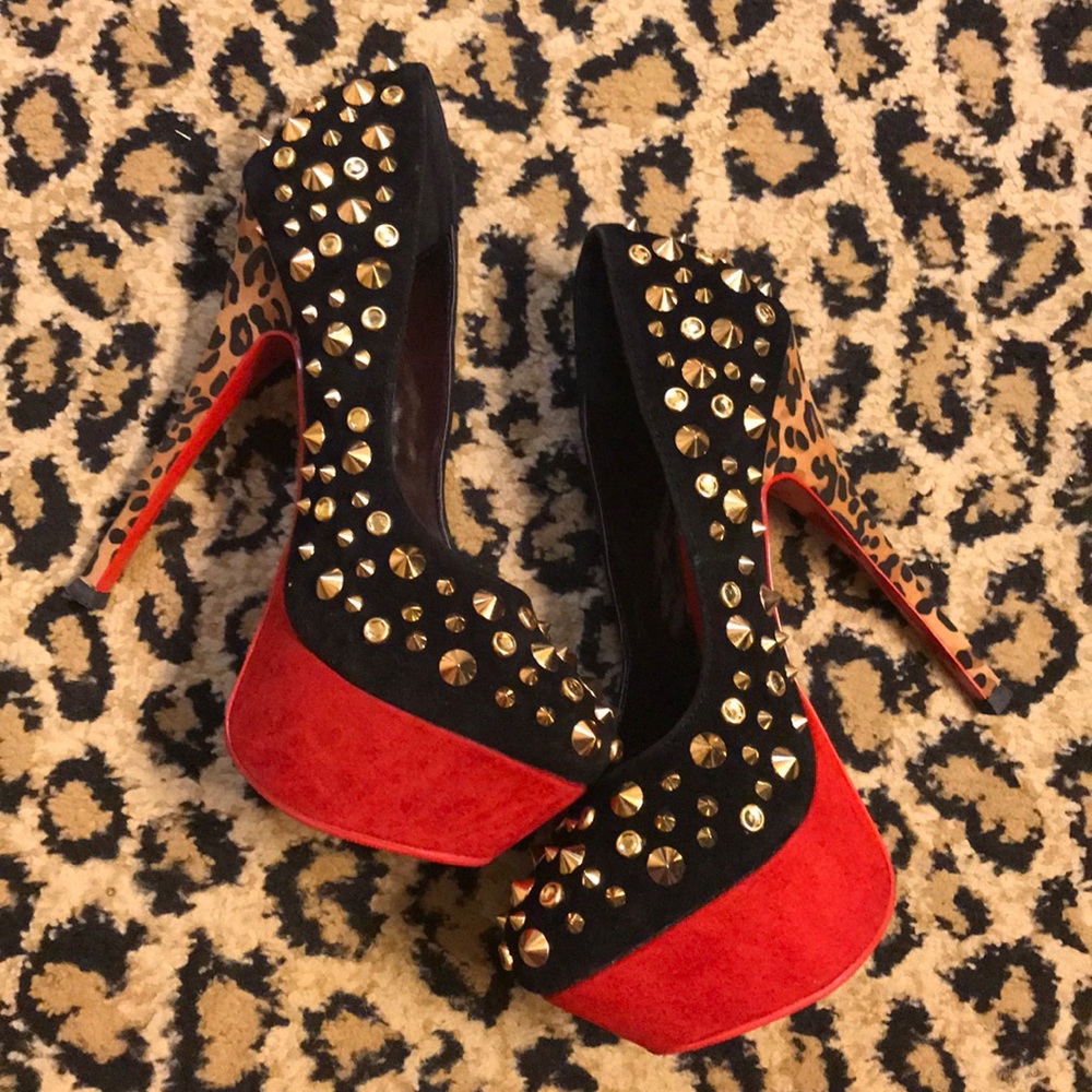 💥💥Super Cute Studded Pump Size 9 👠👠💥💥